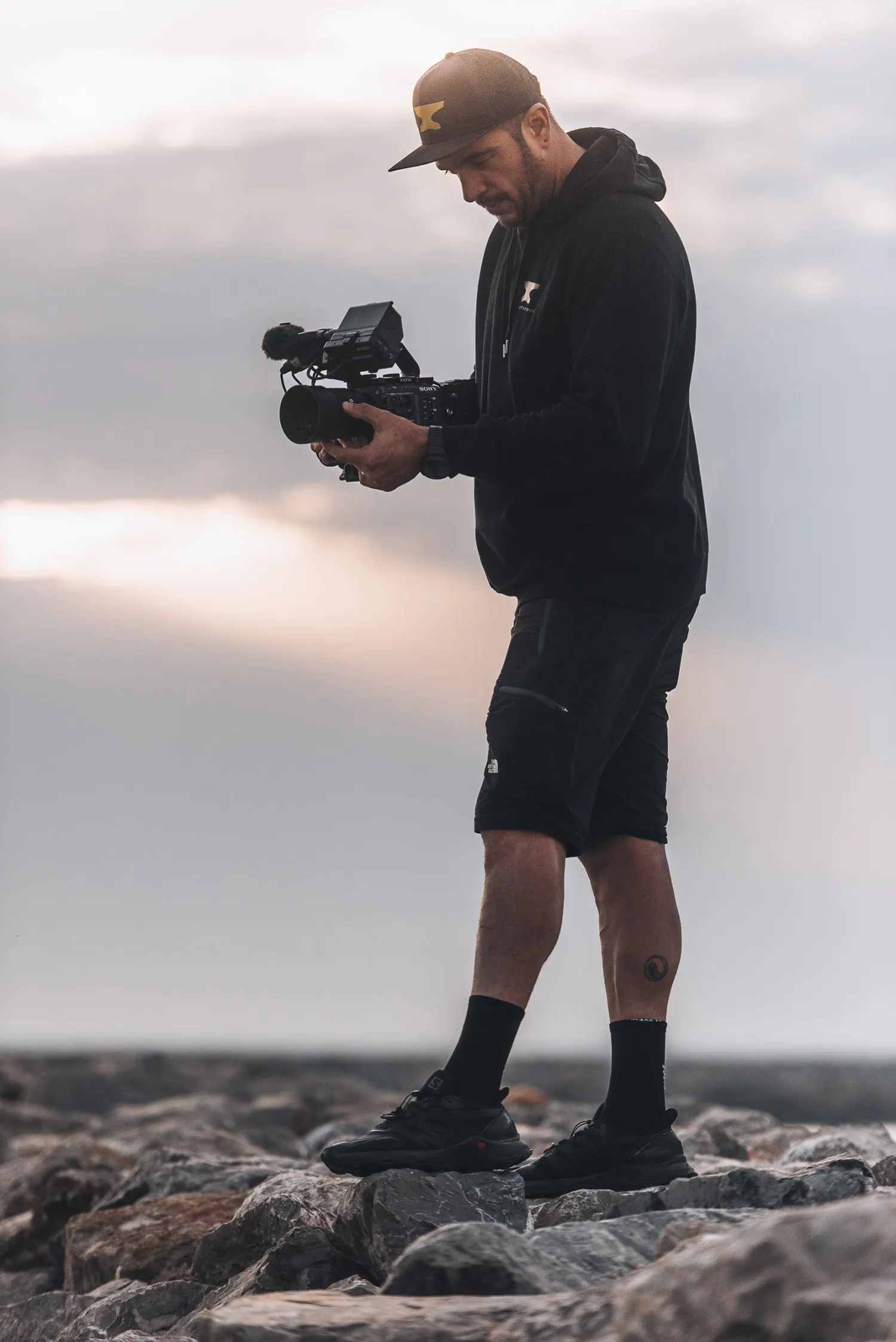 Horacio Cabilla holding his sony alpha 1 with 50mm lens attached